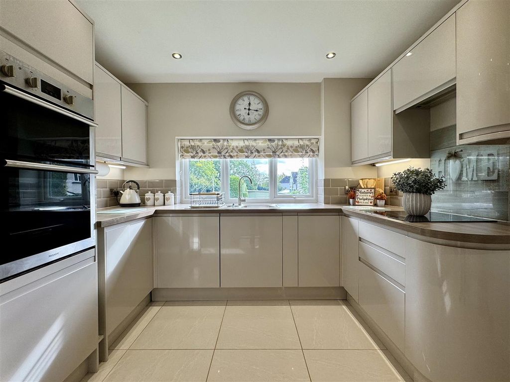 Property photo 2 of 24 Kitchen Breakfast Room