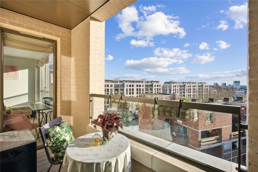 Property photo 2 of 10 Balcony