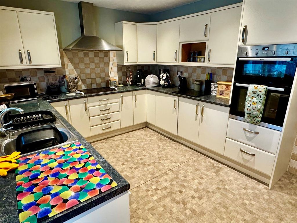 Property photo 3 of 13 Kw8.Jpg