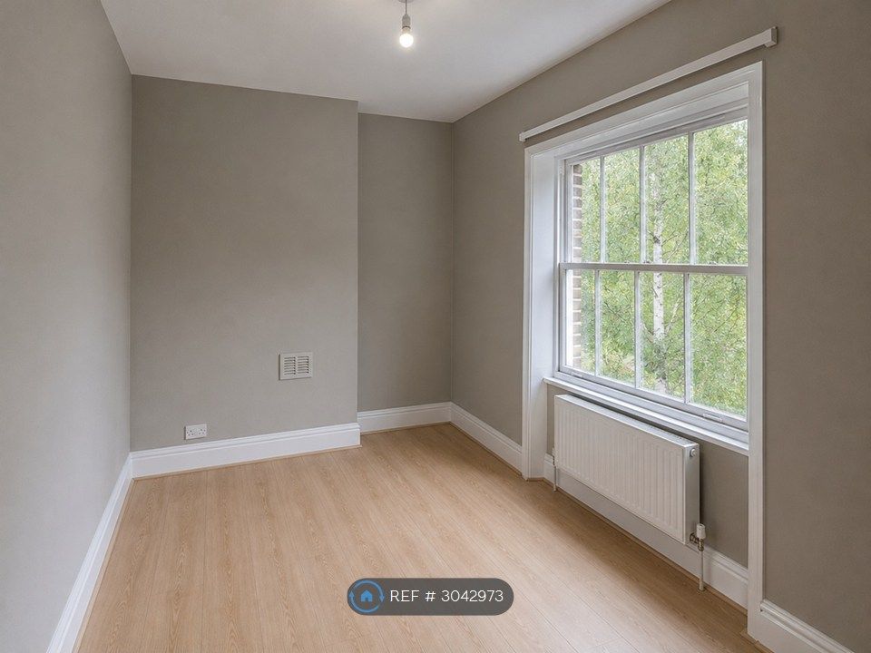 Property photo 2 of 4 Bedroom