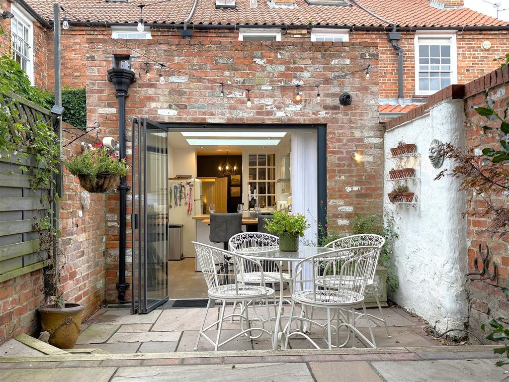 Property photo 3 of 27 Outdoor Entertainment Area With Bi-Folds 774