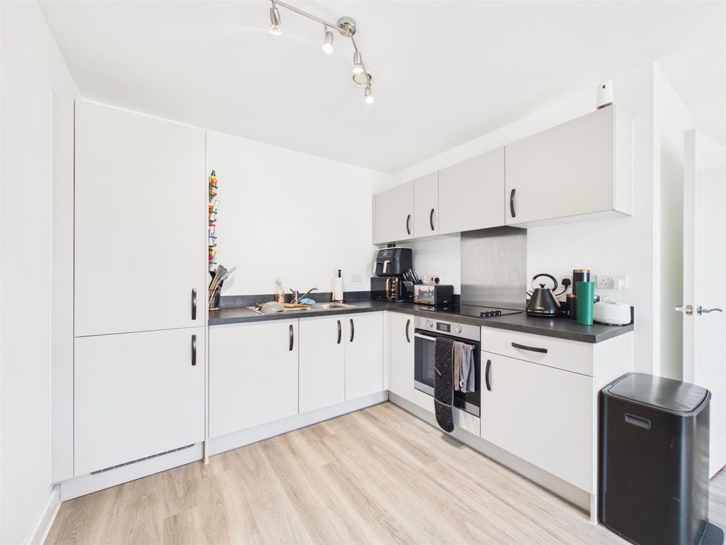Property photo 3 of 6 Kitchen