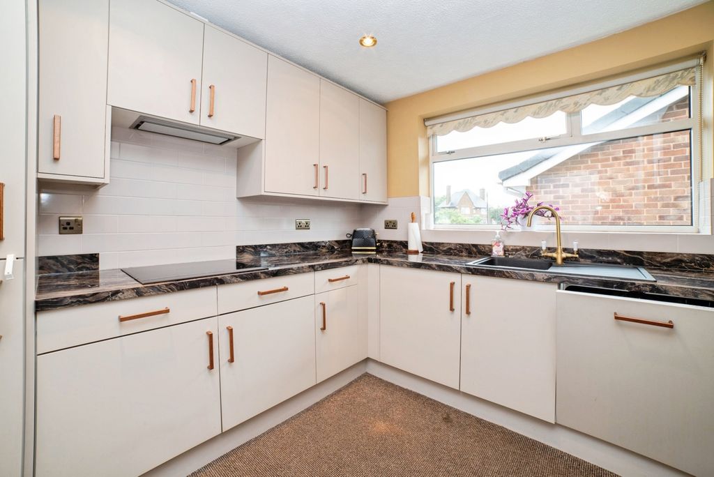 Property photo 2 of 17 Kitchen