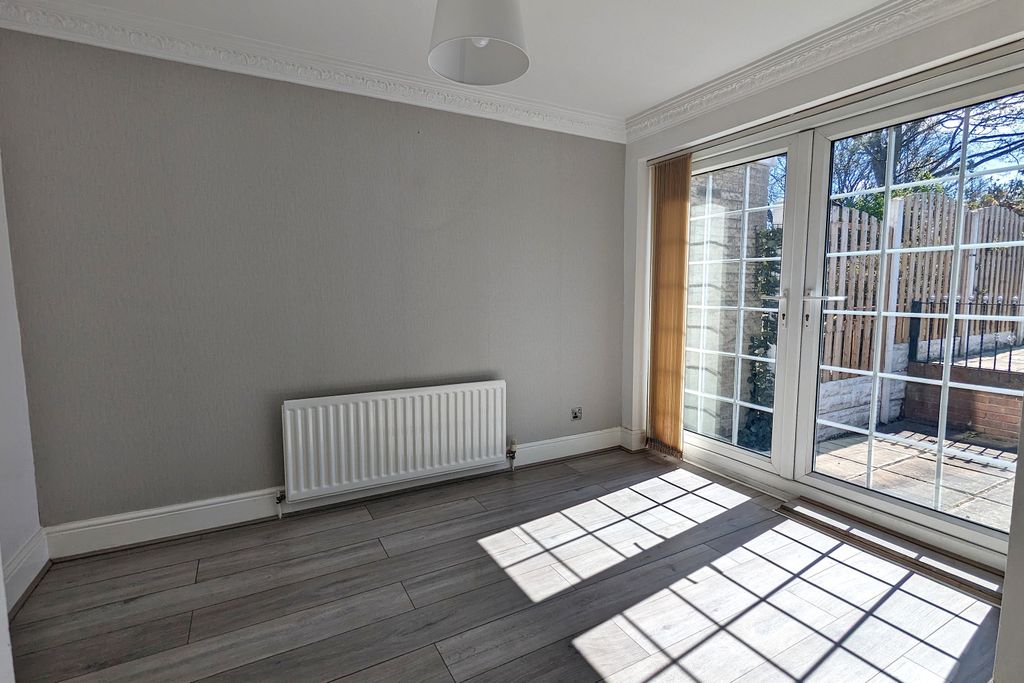 Property photo 3 of 16 Dining Kitchen
