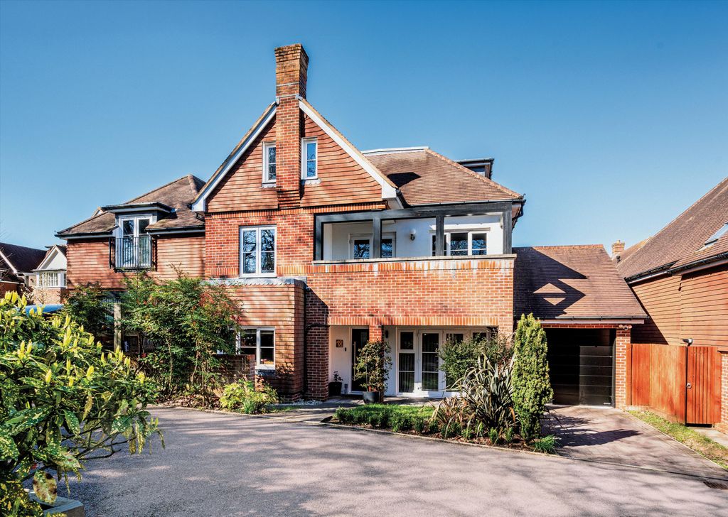 Property photo 1 of 17 Image