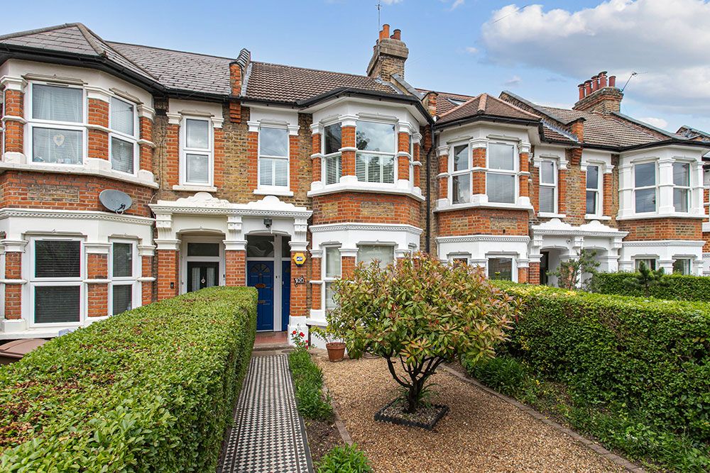 Property photo 2 of 27