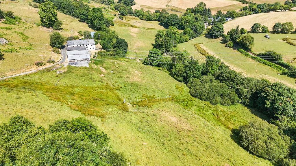Property photo 2 of 33 Paddocks And Land