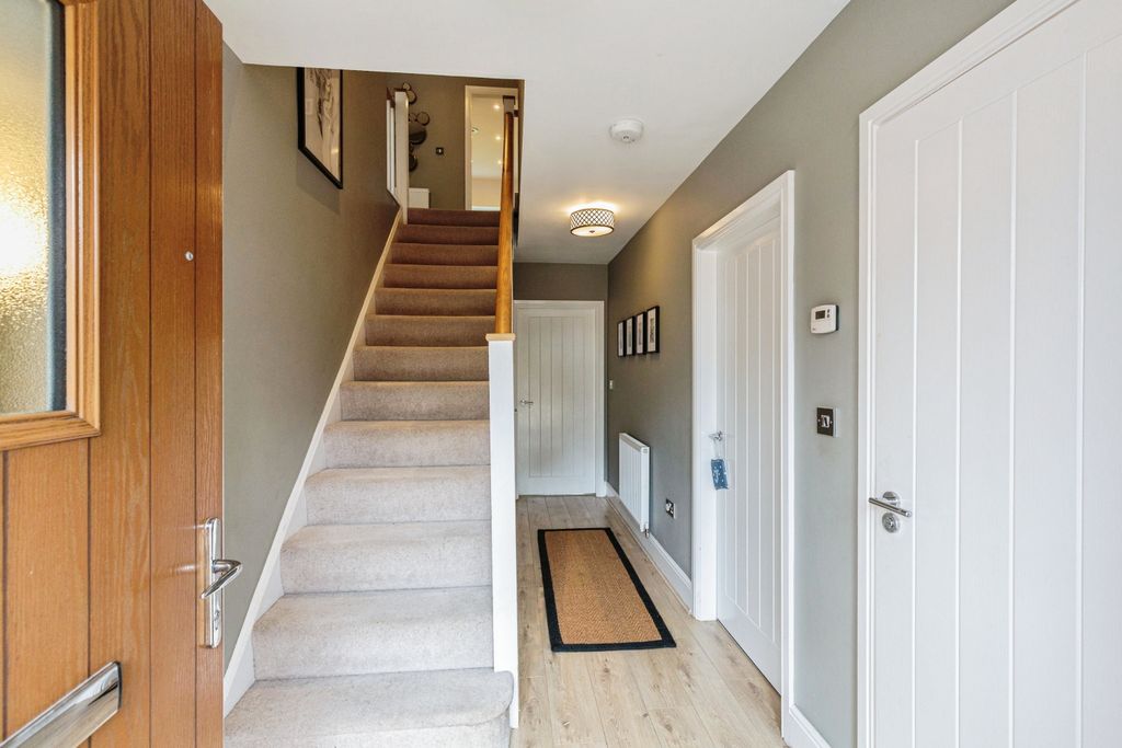 Property photo 3 of 30 Entrance Hallway