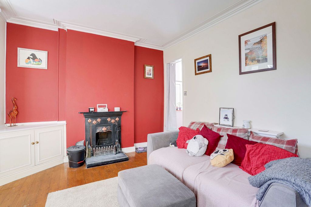 Property photo 2 of 18