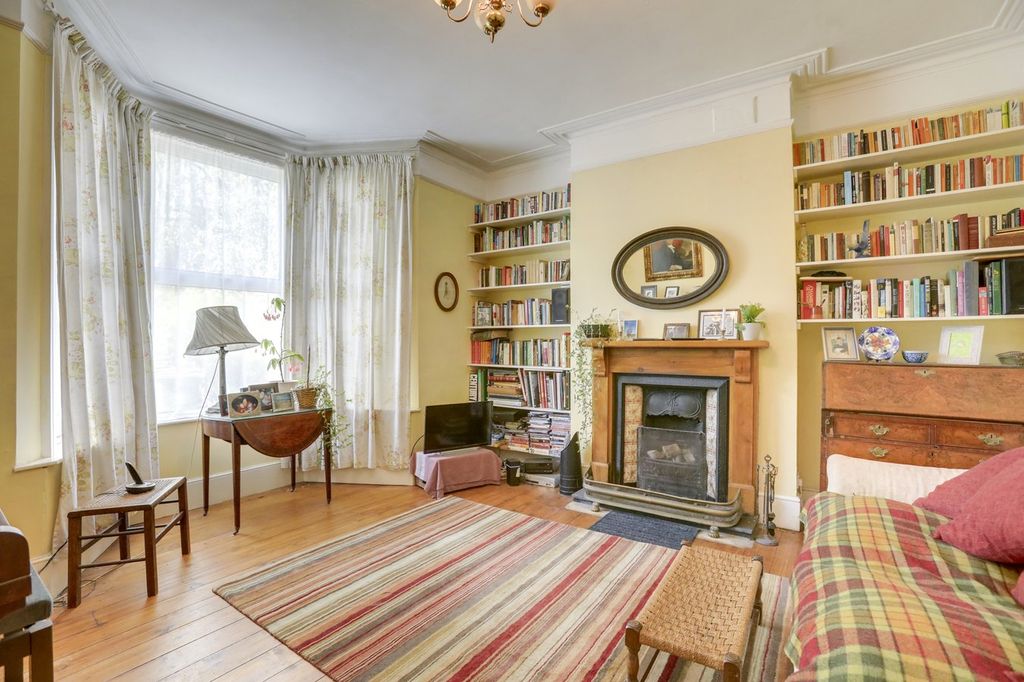 Property photo 2 of 11