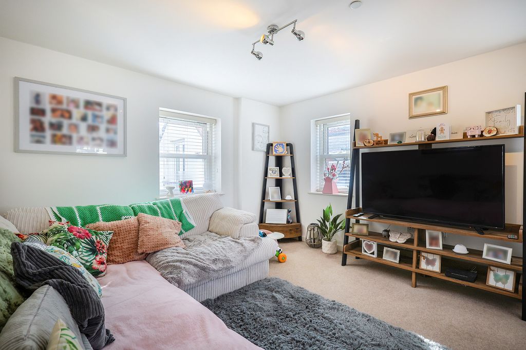 Property photo 1 of 7 Photo 0