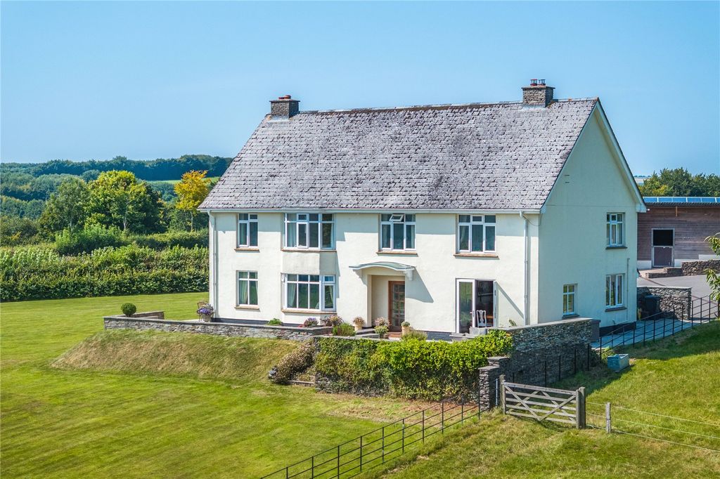 Property photo 3 of 32 Halsgrove