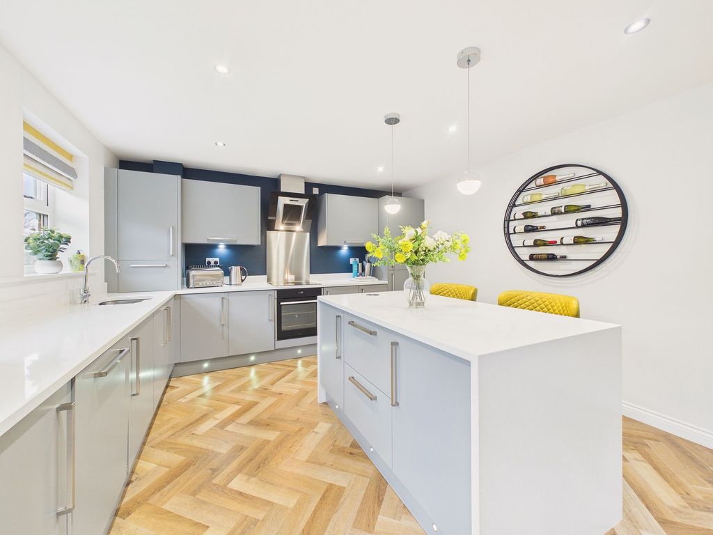 Property photo 2 of 15 Dining Kitchen