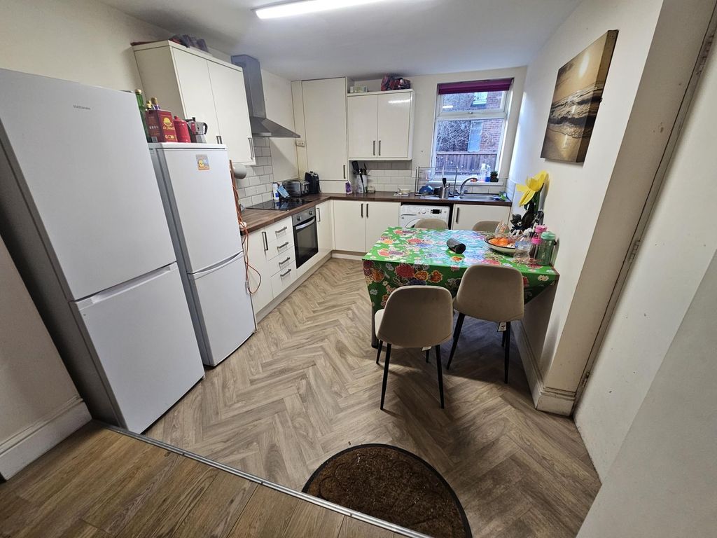Property photo 2 of 10 Bright, Modern Kitchen With Fitted Units, Integrat...