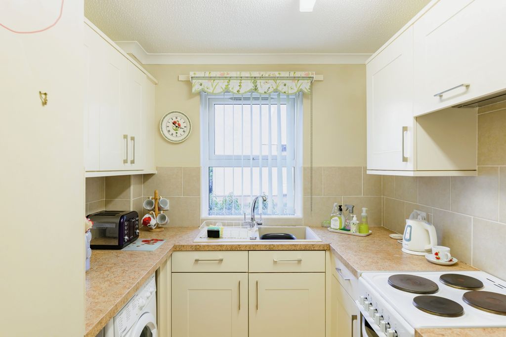 Property photo 3 of 15 Kitchen