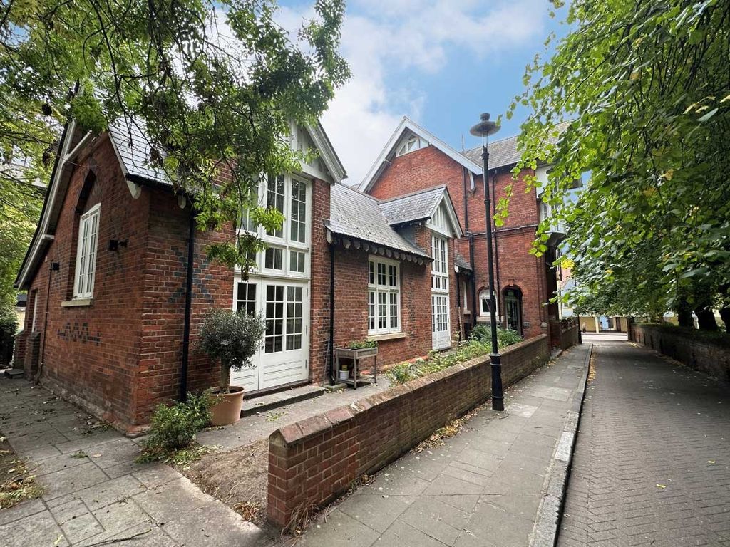 Property photo 1 of 33 Cathedral.Jpg