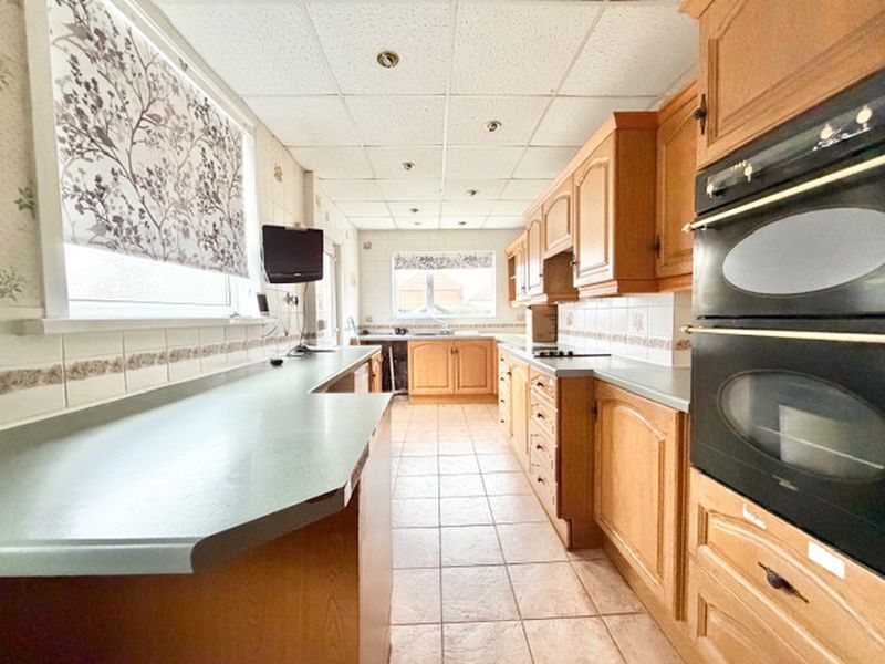 Property photo 3 of 17 Kitchen Breakfast Room