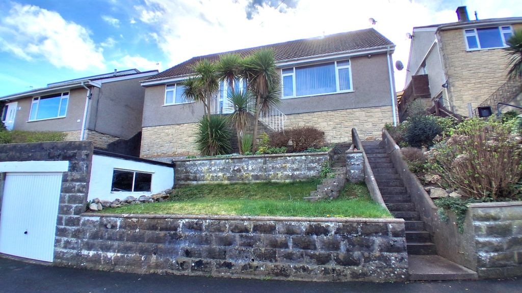 Property photo 1 of 17 Beechmount Front