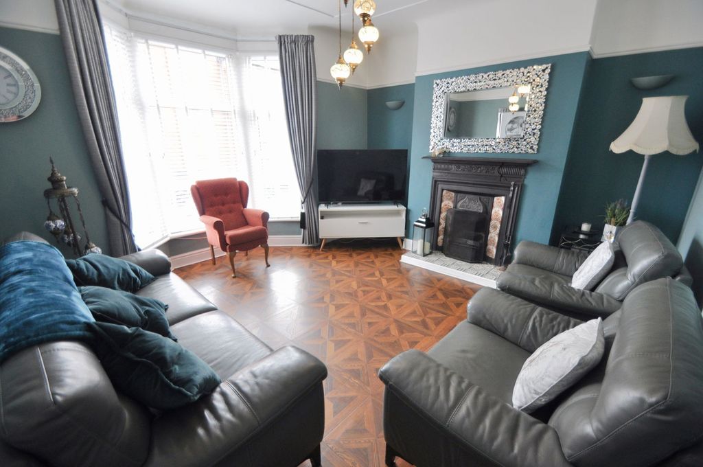 Property photo 2 of 42