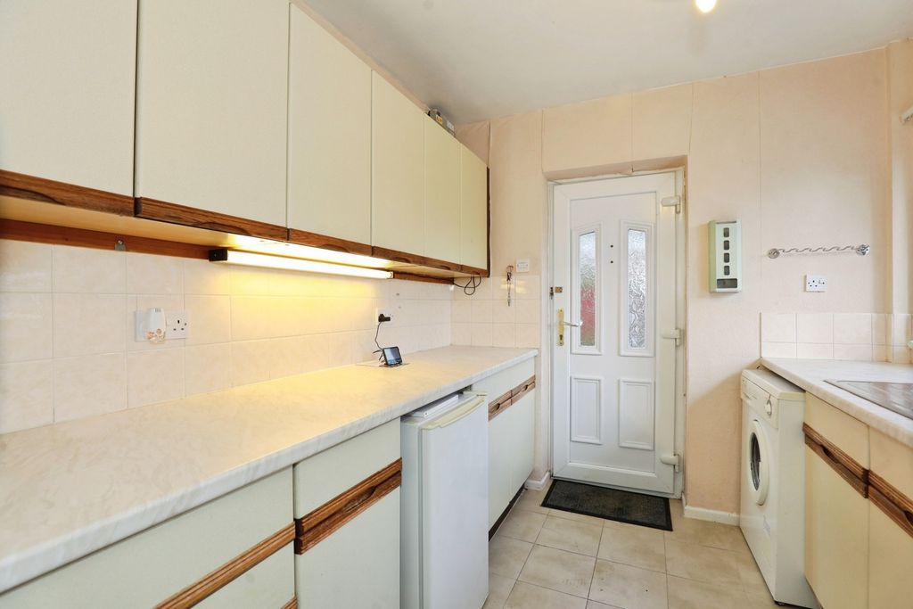 Property photo 3 of 12 Kitchen