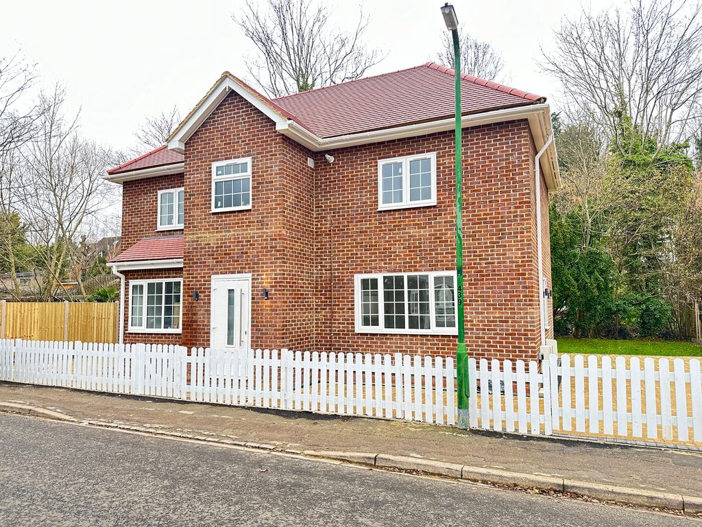 Property photo 2 of 31