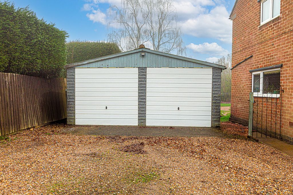 Property photo 2 of 23