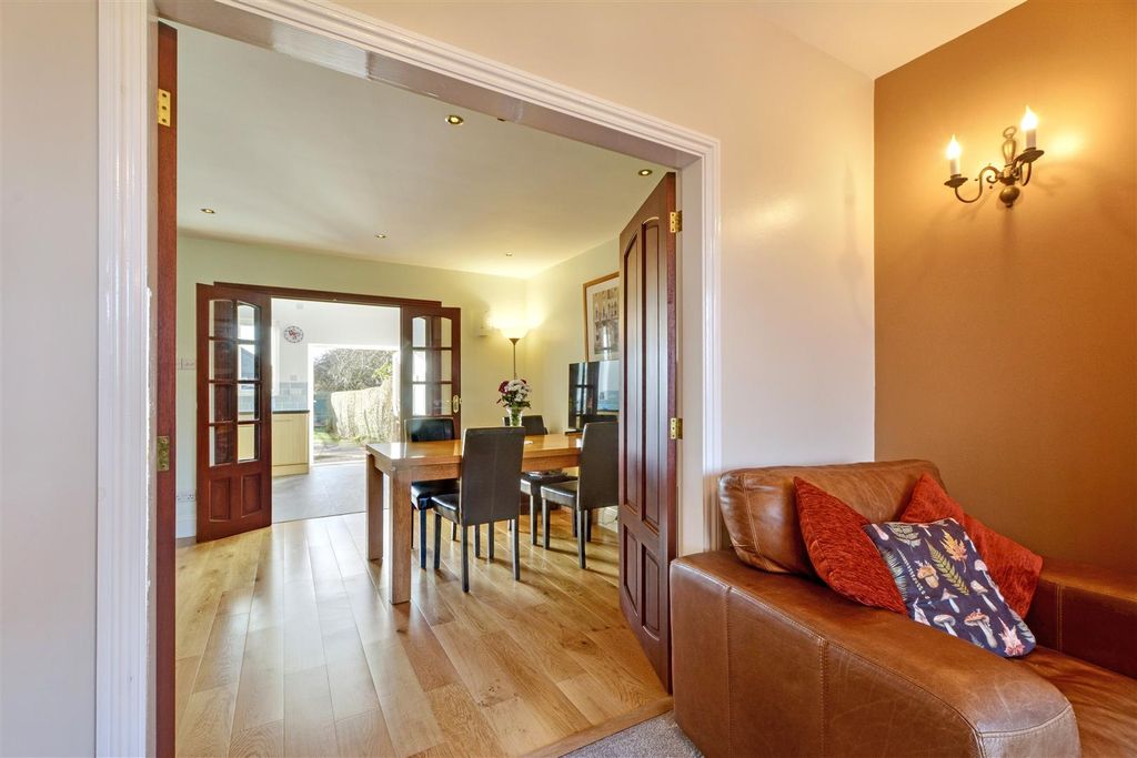 Property photo 3 of 38 Lounge_5.Jpeg