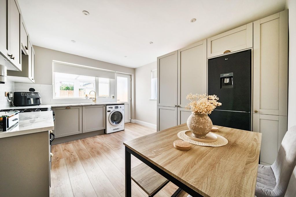 Property photo 3 of 17 5-1309284-5-684c40De1A5B8-5.Jpg