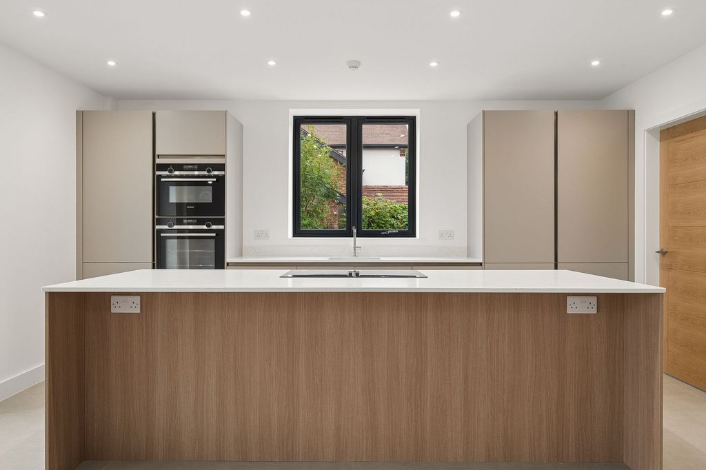 Property photo 3 of 23 Kitchen