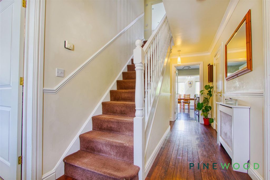 Property photo 2 of 42 Entrance Hall