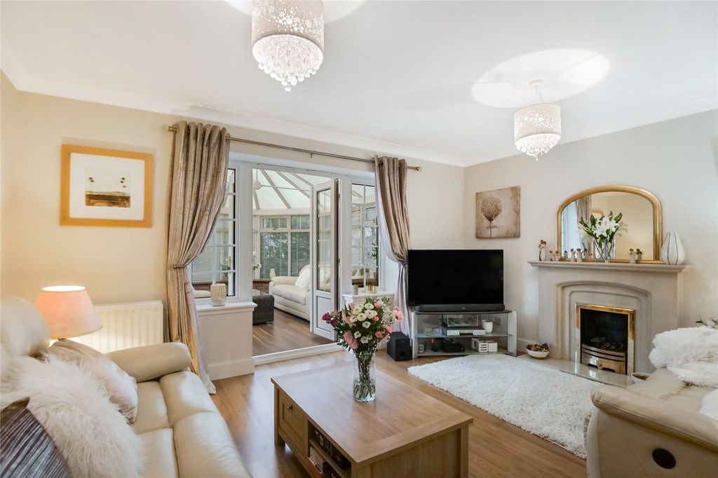 Property photo 2 of 21 Lounge