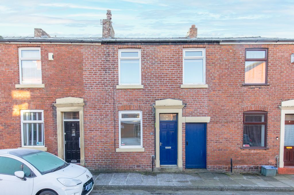 Property photo 1 of 11 Front