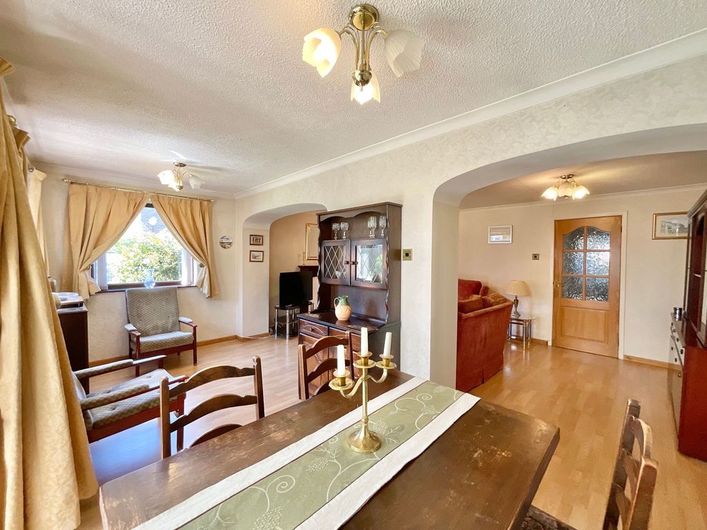 Property photo 2 of 31