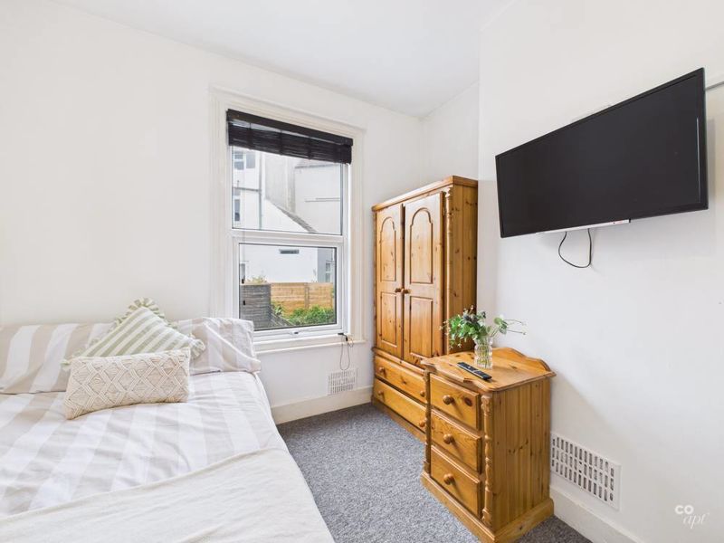 Property photo 3 of 7 Photo 6