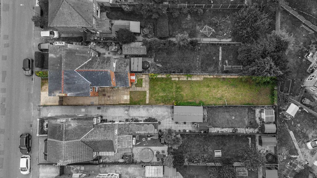 Property photo 2 of 34