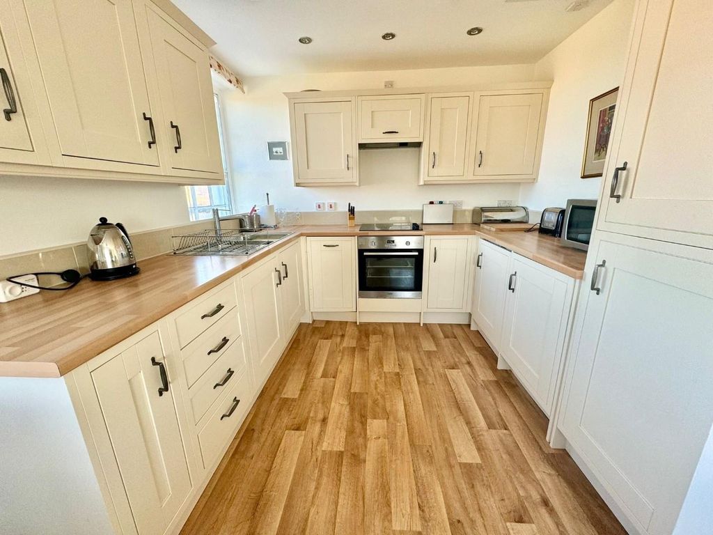 Property photo 2 of 12 Kitchen