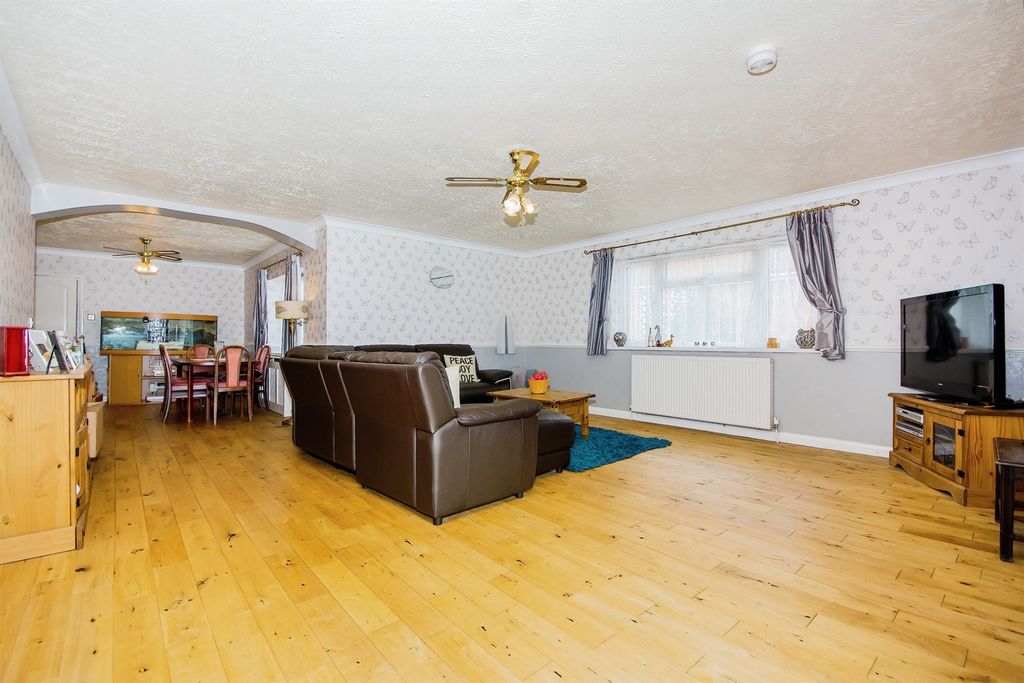 Property photo 3 of 31