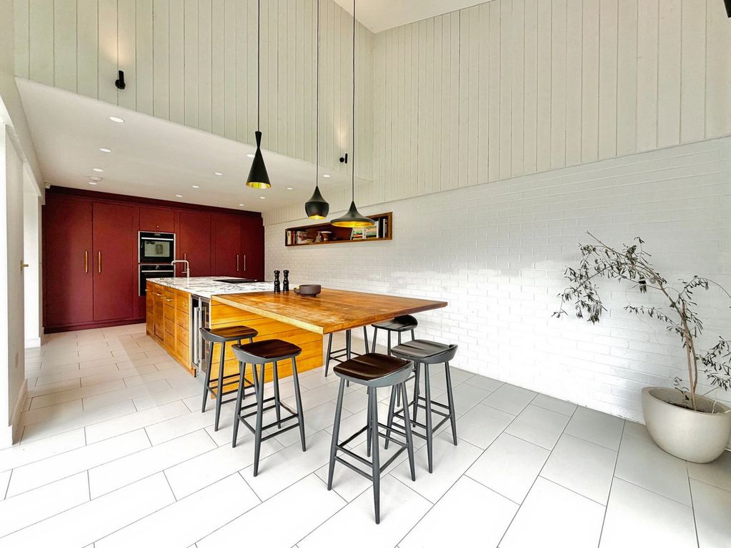 Property photo 2 of 25