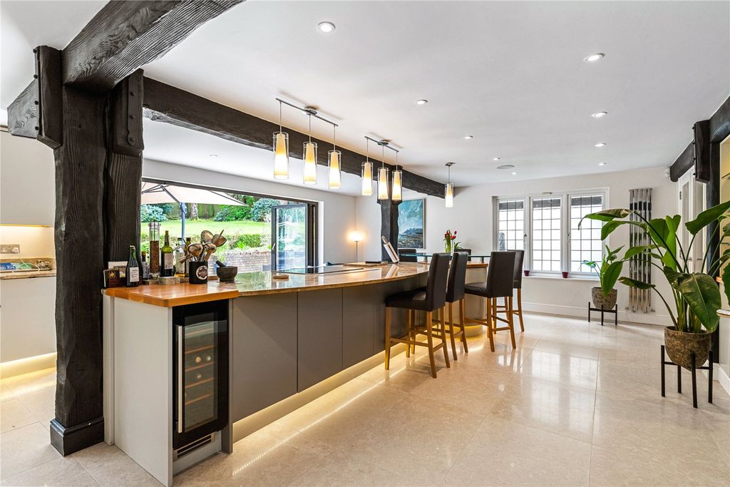 Property photo 2 of 30 Kitchen/Breakfast Rm