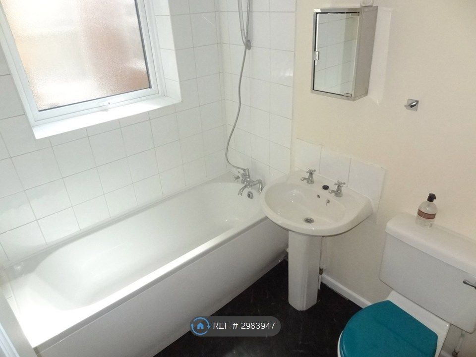 Property photo 3 of 7 Bathroom