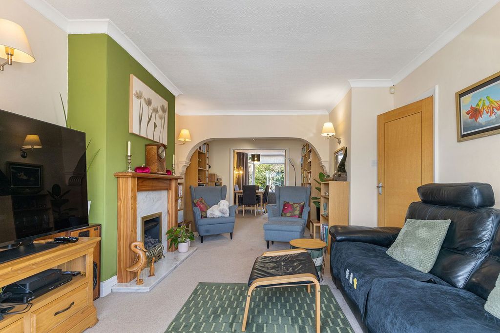 Property photo 3 of 32