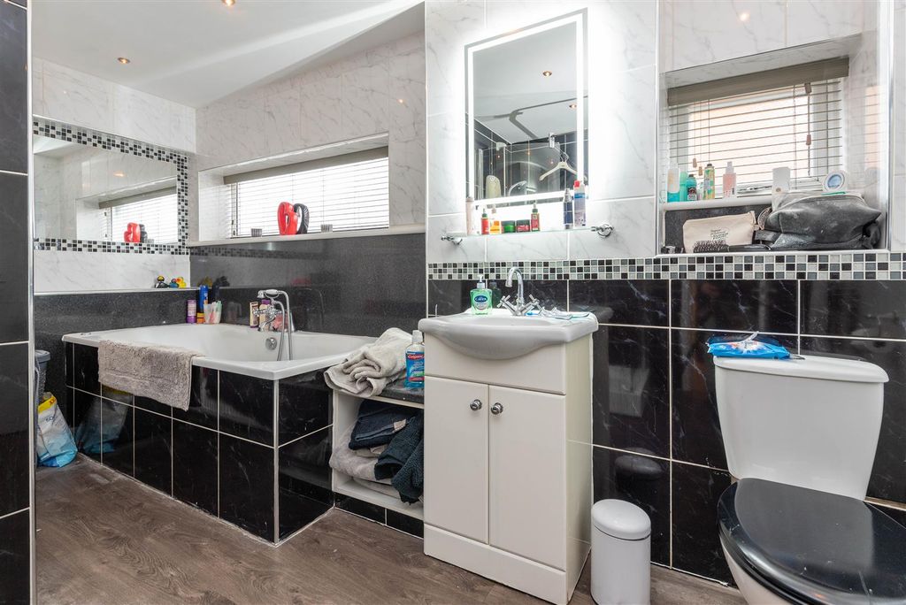 Additional image 9 of 5 bed detached house for saleRoyal Avenue, Leyland PR25