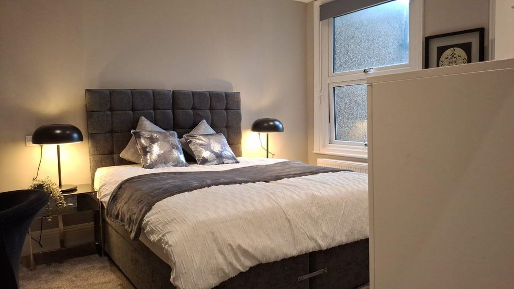 Property photo 1 of 4 Bedroom