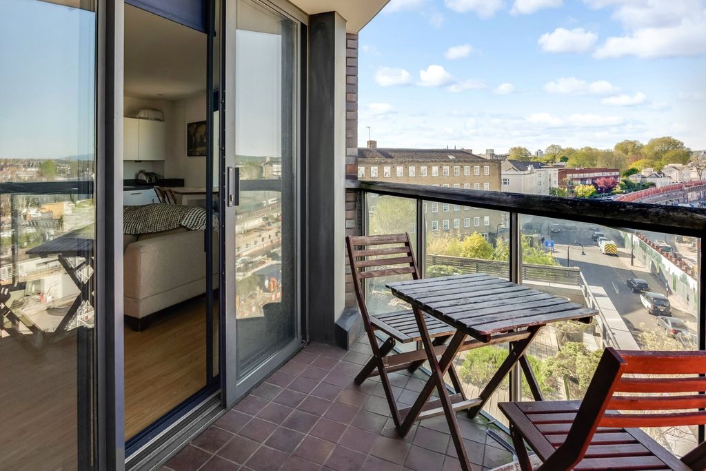 Property photo 2 of 9 Picture No. 13