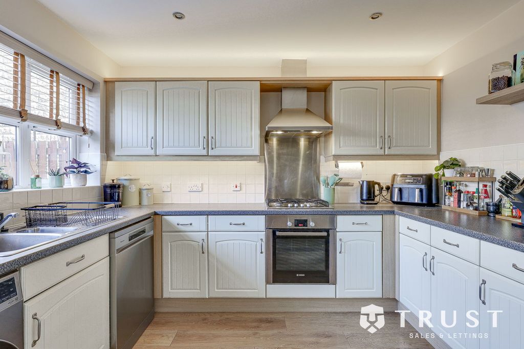 Property photo 3 of 34