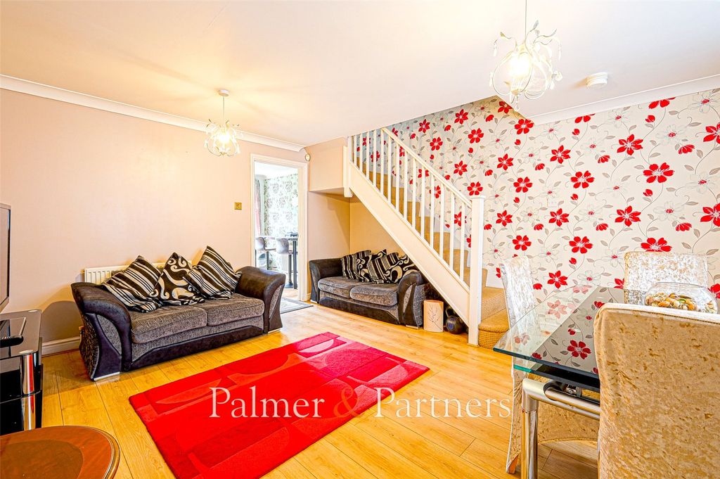 Property photo 2 of 11 Lounge