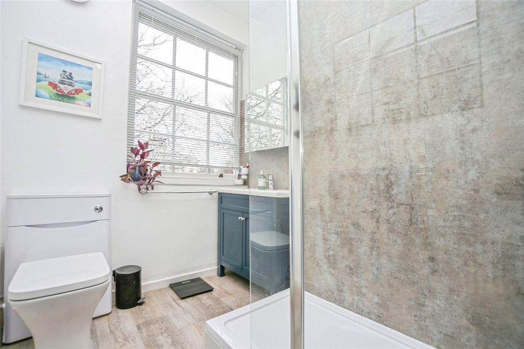 Additional image 9 of 3 bed flat to rentPittville Lawn, Cheltenham, Gloucestershire GL52