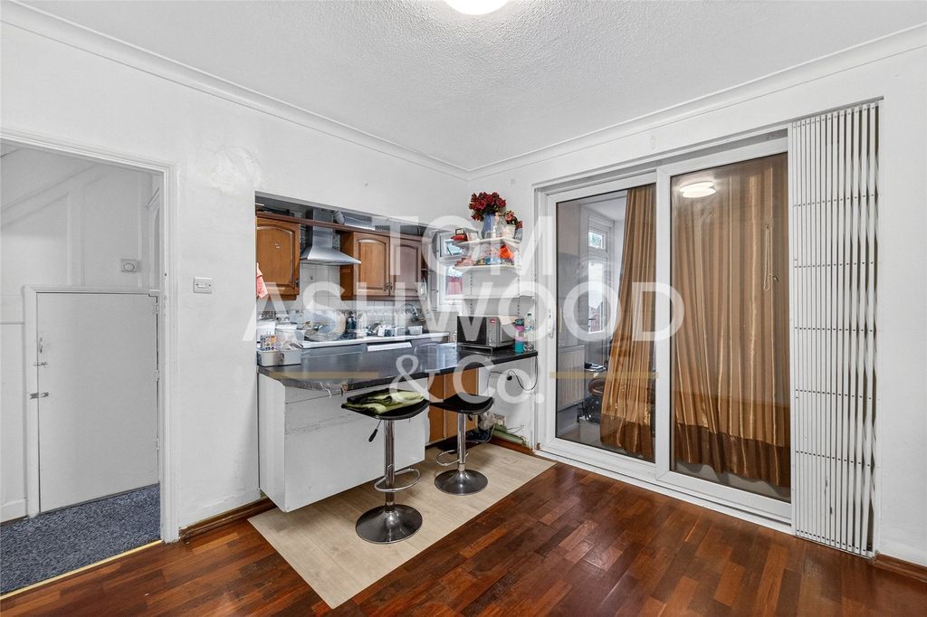 Property photo 3 of 16 Picture No. 27