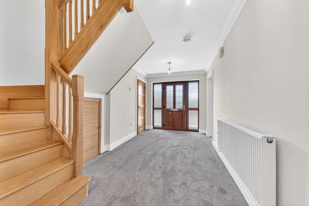 Property photo 2 of 34