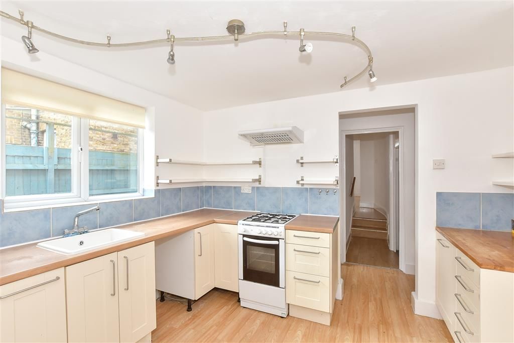 Property photo 2 of 8 Kitchen